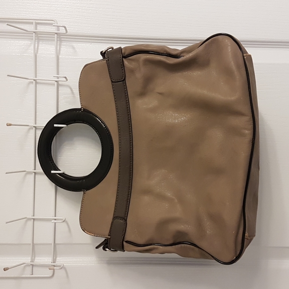 Guess Grey Satchel with black piping - Picture 2 of 5